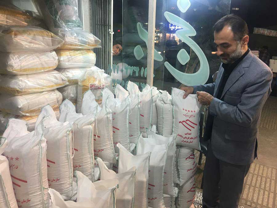 بسته بندی برنج به تعداد۵۰۰کیسه درقالب یک ماشین برای کمک به زلزله زدگان کرمانشاه توسط همکارانمان 
