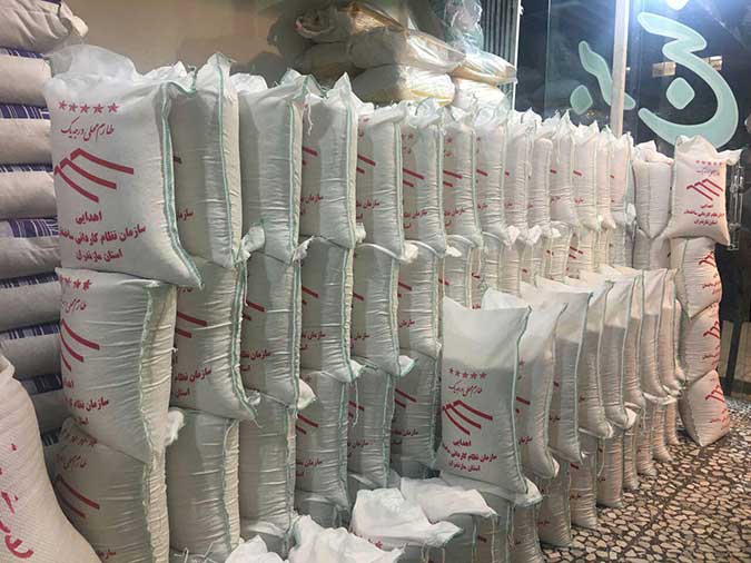 بسته بندی برنج به تعداد۵۰۰کیسه درقالب یک ماشین برای کمک به زلزله زدگان کرمانشاه توسط همکارانمان 